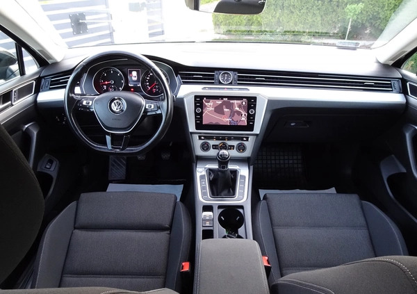 Volkswagen Passat cena 67800 przebieg: 163000, rok produkcji 2019 z Połaniec małe 667
